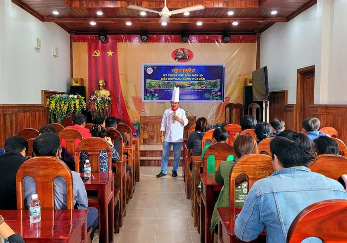 Tập huấn chế biến món ăn từ rau rừng