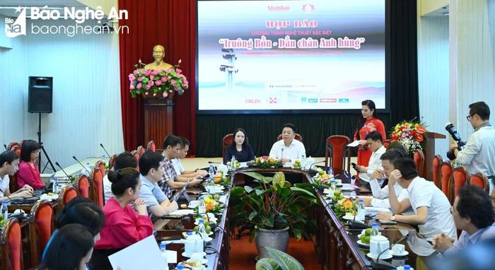  Toàn cảnh cuộc họp. 