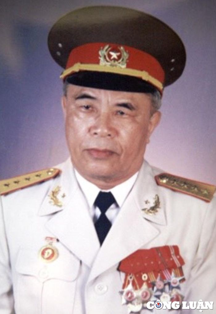  Đại tướng Đoàn Khuê. 