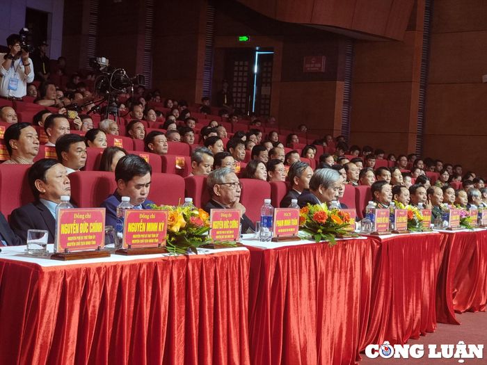 Lãnh đạo Đảng, nhà nước tham dự buổi lễ. 