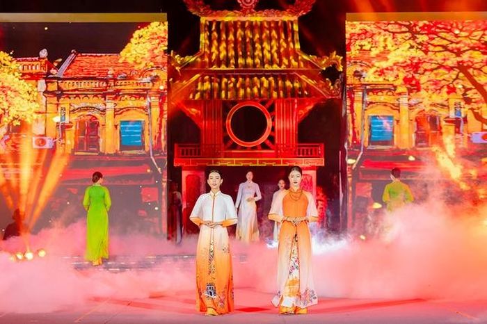 BST của Vũ Thảo Giang được thêu tay tinh xảo