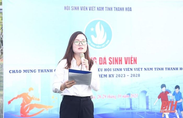 Phó Chủ tịch Hội Sinh viên Việt Nam tỉnh Thanh Hóa Đặng Thị Hồng phát biểu khai mạc giải đấu.