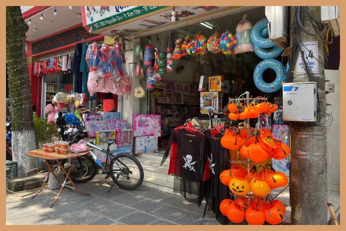  Đen và Cam là 2 tông màu chủ đạo của lễ hội hóa trang Halloween. 
