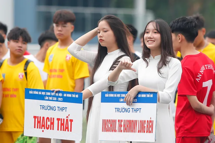 Phút tinh nghịch của thiếu nữ