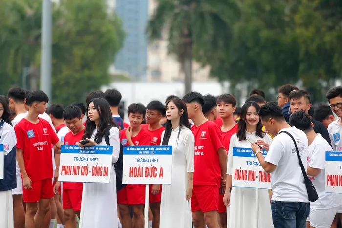 Nữ sinh Hà Nội xinh đẹp, tươi tắn