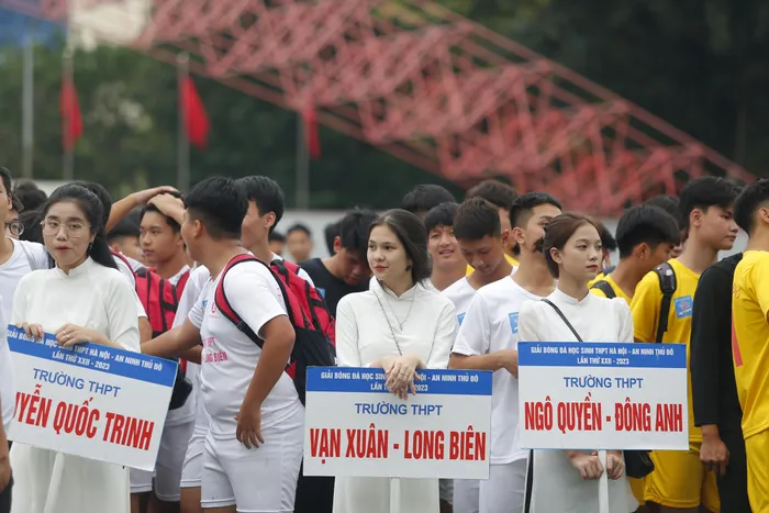 Những nữ sinh duyên dáng