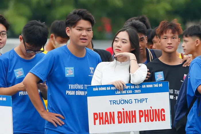 Tranh thủ làm dáng trước ống kính