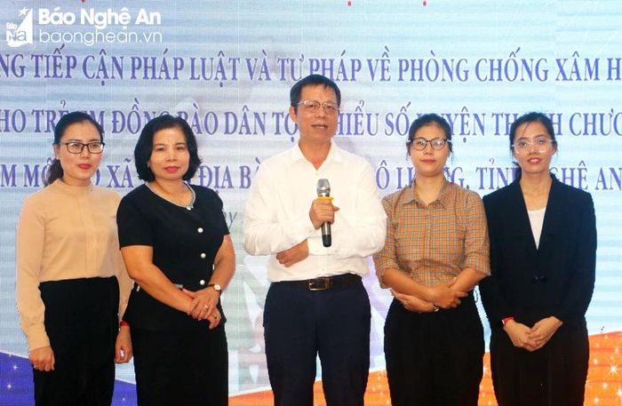  Tại Hội thảo, Ban Quản lý Dự án đã ra mắt với nòng cốt chính là Trung tâm Tư vấn pháp luật (Trường Đại học Vinh). Ảnh: An Quỳnh 