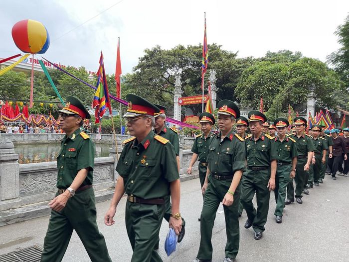 Hội Cựu Chiến binh, cựu thanh niên xung phong có mặt trong đoàn rước lễ. (Ảnh: PV/Vietnam+)