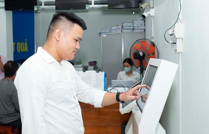 Người dân tra cứu thủ tục hành chính