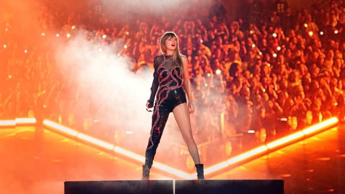 Taylor Swift biểu diễn trong đêm nhạc “The Eras Tour”. Ảnh: Getty Images