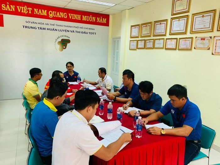 Đại diện của các Liên đoàn, Hiệp hội và các tổ chức họp bàn vào ngày 27/10