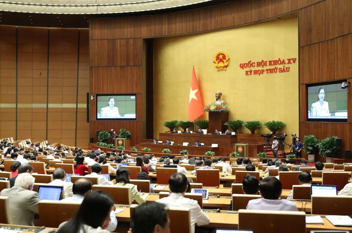 Quốc hội tiếp tục thảo luận ở hội trường về việc triển khai thực hiện các Nghị quyết của Quốc hội về các Chương trình mục tiêu quốc gia, chiều 30-10. Ảnh: QUANG PHÚC