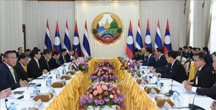 Hội đàm giữa Thủ tướng Lào Sonexay Siphandone và Thủ tướng Thái Lan Srettha Thavisin. Ảnh: Đỗ Bá Thành/TTXVN