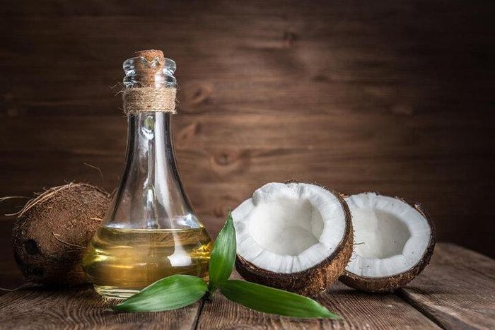 Xúc miệng với dầu dừa một thời gian bạn sẽ có hơi thở thơm tho cùng hàm răng chắc khỏe, trắng sáng.