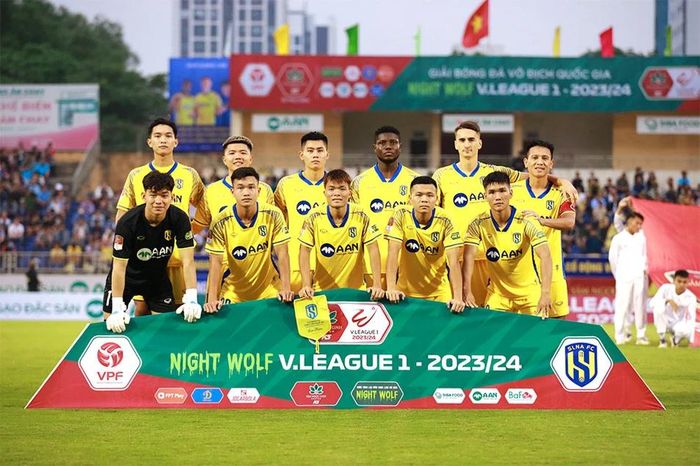 Trung vệ Lê Văn Thành được ra sân trong đội hình xuất phát ở trận khai mạc. Ảnh tư liệu: VPF