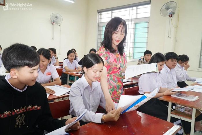  Giờ học tiếng Việt của các lưu học sinh Lào. Các em sẽ có một năm học tiếng Việt trước khi bước vào học chương trình phổ thông. Ảnh: Mỹ Hà 