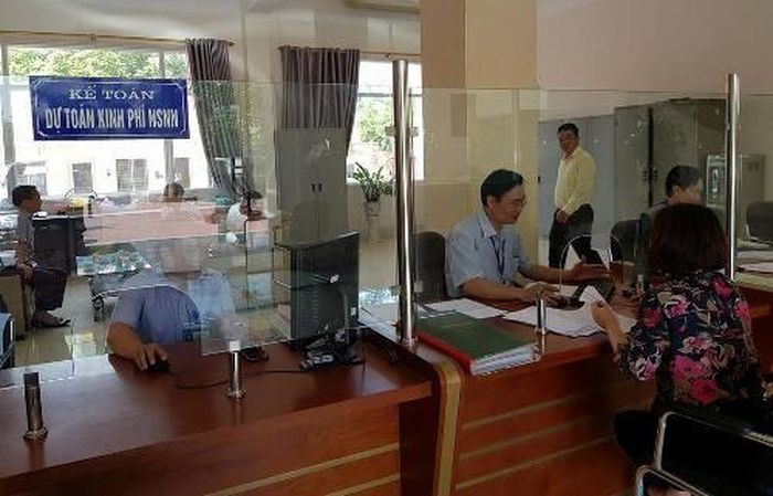 KBNN thực hiện kiểm soát chặt chẽ việc tiếp nhận hồ sơ kiểm soát chi ngân sách nhà nước đảm bảo đúng thành phần, số lượng hồ sơ theo quy định. Ảnh: H.T