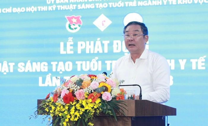 Phó Chủ tịch Thường trực UBND TP Lê Hồng Sơn phát biểu tại lễ phát động. 