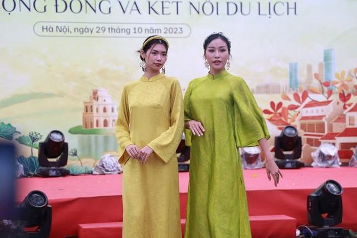 Thiết kế áo dài cách tân của OZ Design House tại tọa đàm