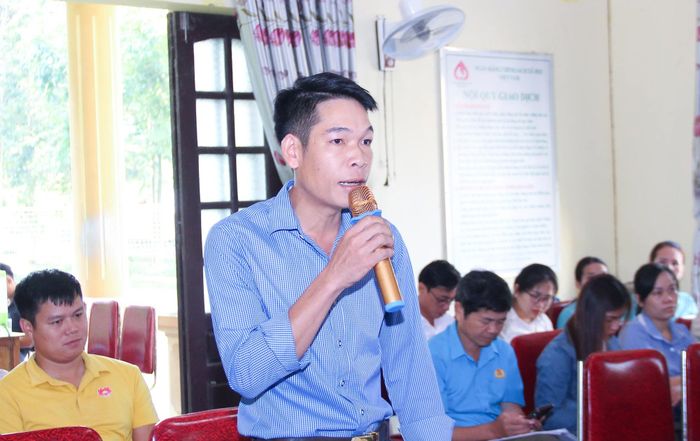  Cử tri Lo Văn Kiềm (bản Pục Nháo, xã Bắc Sơn) đề nghị các cơ quan chức năng cần xử lý các hộ dân tự ý phát rừng trồng keo từ năm 2017. Ảnh: M.H 