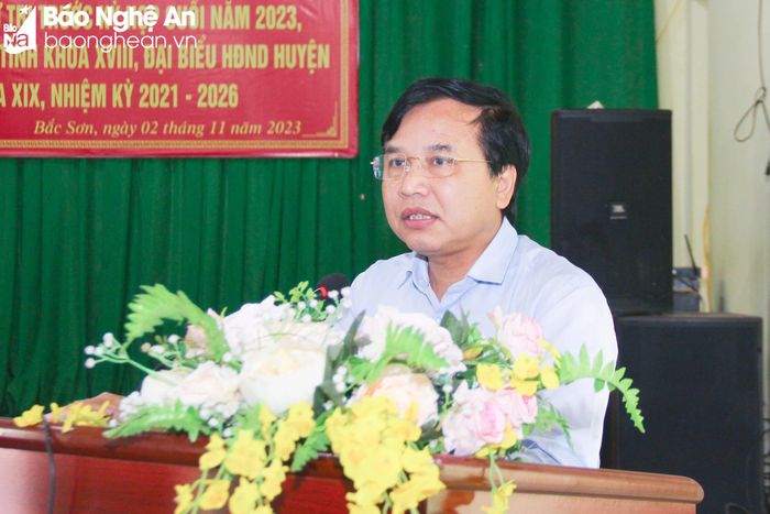  Đồng chí Nguyễn Như Khôi - Ủy viên Ban Chấp hành Đảng bộ tỉnh, Phó Chủ tịch HĐND tỉnh thông báo dự kiến nội dung, chương trình kỳ họp thứ 17, HĐND tỉnh nhiệm kỳ 2021 - 2026. Ảnh: M.H 