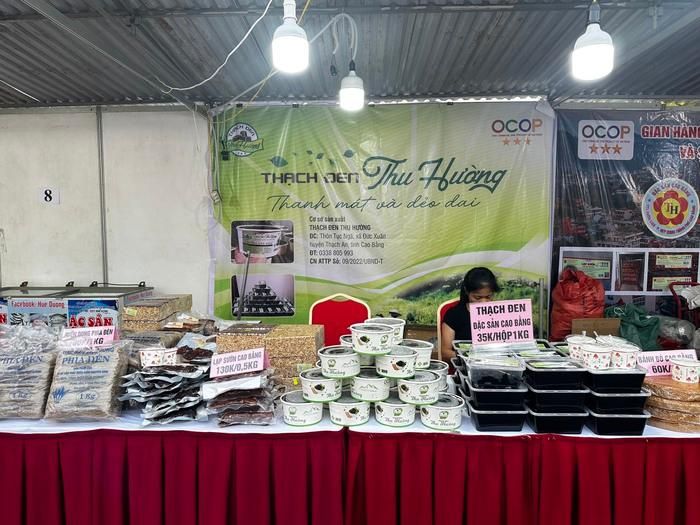 Gian hàng của chị Nguyễn Thị Thu Hường, đến từ huyện Thạch An, tỉnh Cao Bằng