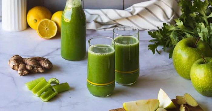 Nước ép cần tây.