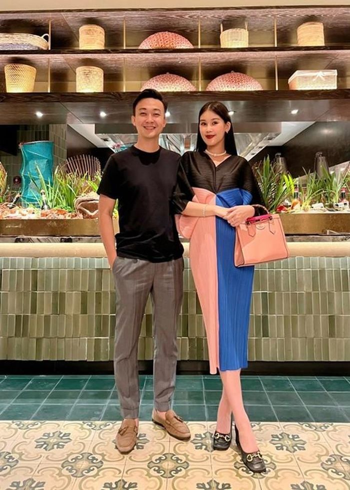 Lê Âu Ngân Anh đang mang bầu những tháng cuối.