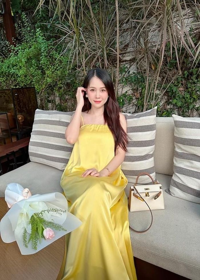 Hiện tại tình trạng nghén đã đỡ hơn, Sam có thể ra ngoài đi ăn, gặp gỡ bạn bè.