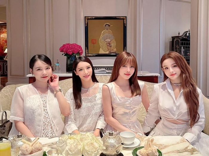 Nhiều người nhận xét gương mặt, thân hình của Sam có phần đầy đặn nhưng cô vẫn tươi tắn.