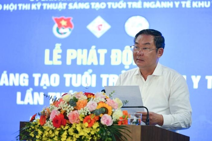 Và tìm hiểu bộ quy tắc ứng xử do UBND thành phố Hà Nội ban hành, gắn với việc học tập, làm theo tư tưởng, đạo đức, phong cách Chủ tịch Hồ Chí Minh.