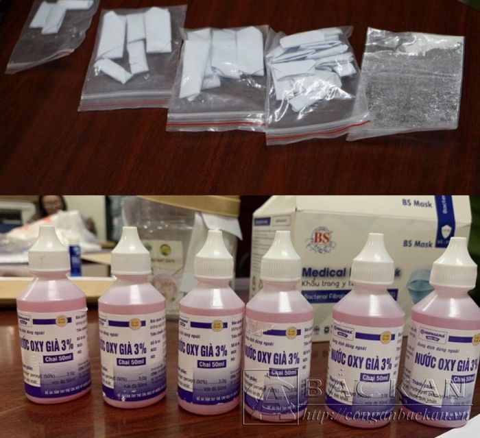 Ma túy thu giữ và 307 ml nghi là methadone được ngụy trang trong những chai có tem "Nước oxy già".