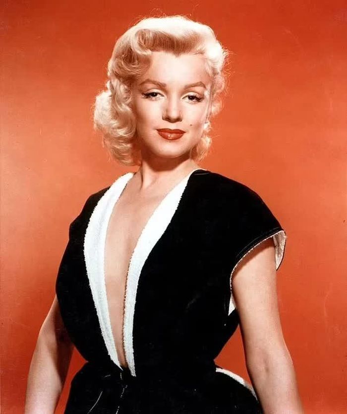 Ảnh Monroe chụp năm 1951
