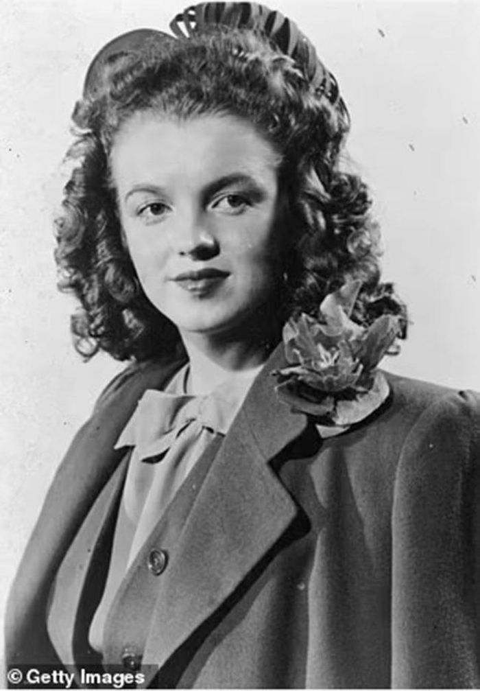 Ảnh Monroe chụp năm 1940