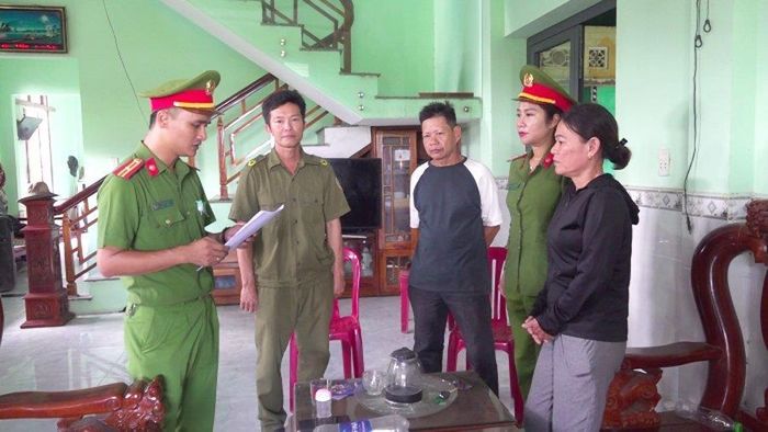 Cơ quan điều tra khởi tố bị can, bắt tạm giam Trương Thị Lệ (ngoài cùng bên phải).