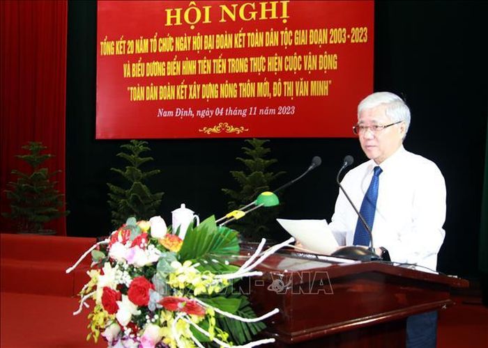 Bí thư Trung ương Đảng, Chủ tịch Ủy ban Trung ương Mặt trận Tổ quốc Việt Nam Đỗ Văn Chiến phát biểu tại hội nghị.