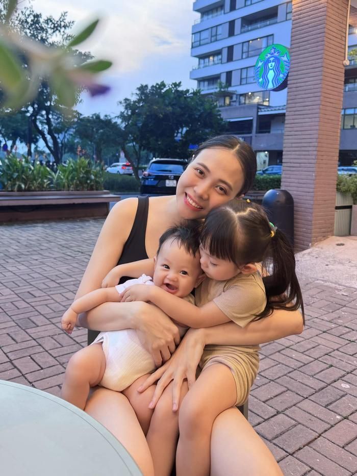Hai nhóc tỳ là Suchin và Sutin sở hữu vẻ ngoài xinh xắn, đáng yêu cùng nhiều biểu cảm "cưng xỉu". 
