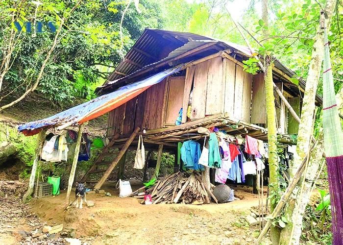 .. Tuy vậy, ở thôn Đồi Muốn, vẫn còn những hộ gia đình vì điều kiện kinh tế khó khăn phải ở trong những căn nhà chật chội, xuống cấp.