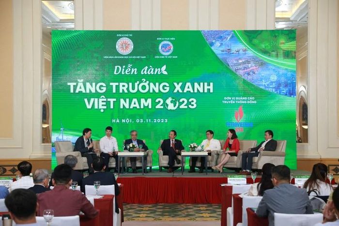 Các đại biểu thảo luận tại diễn đàn.