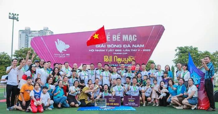 Đội FC 9-82 giành chức vô địch sau hành trình với nhiều trận đấu giàu cảm xúc