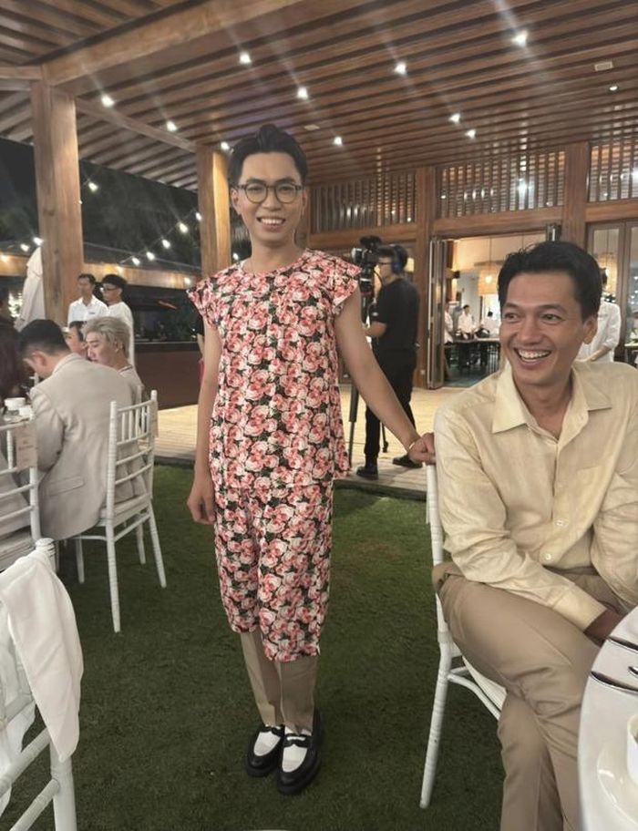 Bức ảnh Minh Dự mặc đồ bộ được Thu Trang đăng tải thu hút bình luận của khán giả. "Chơi trội quá, không biết ai là cô dâu", "Muốn giành Gin Tuấn Kiệt từ Puka hay sao"... là một số bình luận của khán giả.