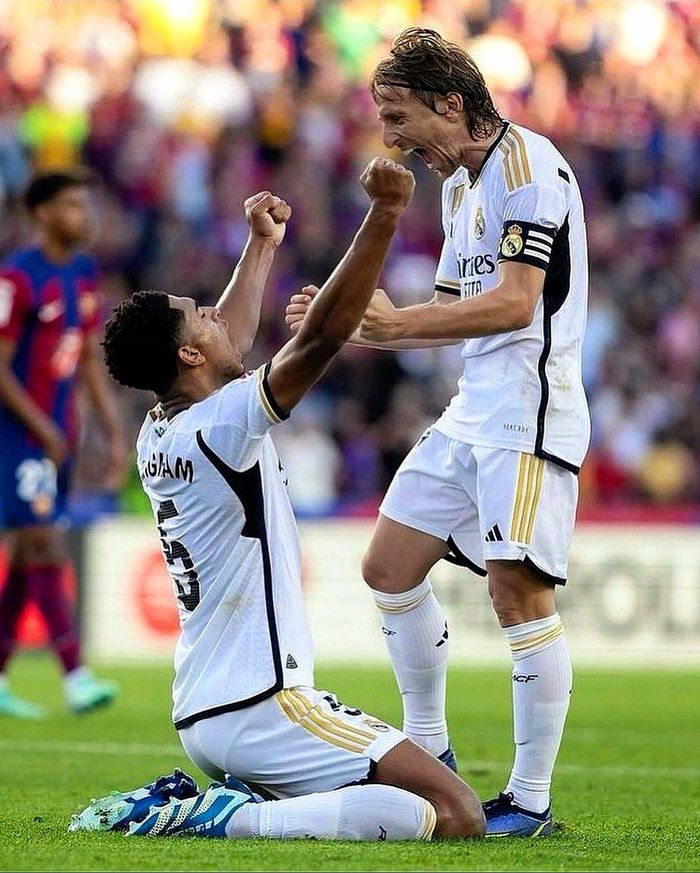 Luka Modric và Jude Bellingham ăn mừng trận thắng siêu kinh điển. Ảnh: Real Madrid