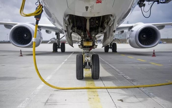 Lốp trên máy bay được thiết kế để chịu được tải trọng đáng kinh ngạc (38 tấn). Ngoài ra, lốp máy bay được bơm căng tới 200 psi, gấp khoảng sáu lần áp suất được sử dụng trong lốp ô tô. Ảnh: Getty
