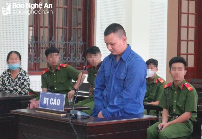 Bị cáo Võ Văn Đức thừa nhận hành vi lừa đảo. Ảnh: Trần Vũ