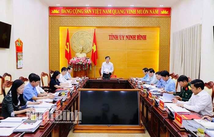 Đồng chí Đoàn Minh Huấn, Ủy viên Trung ương Đảng, Bí thư Tỉnh ủy chủ trì hội nghị.