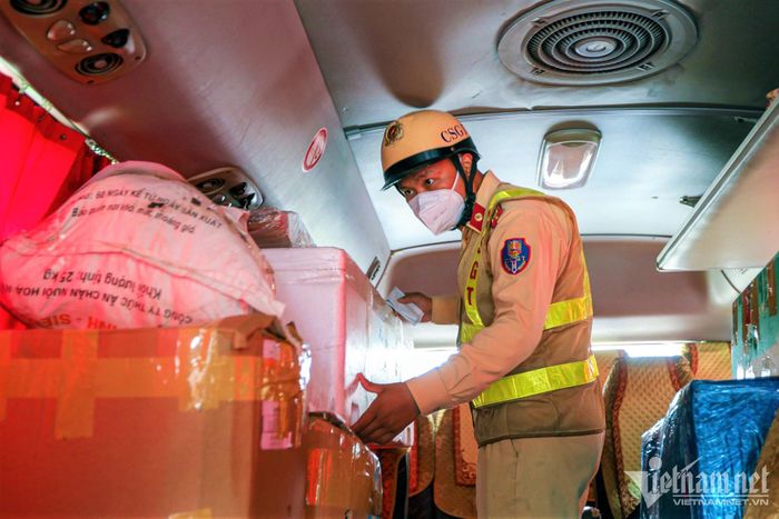 Đội CSGT đường bộ số 6 xử lý nghiêm các trường hợp nhà xe vi phạm