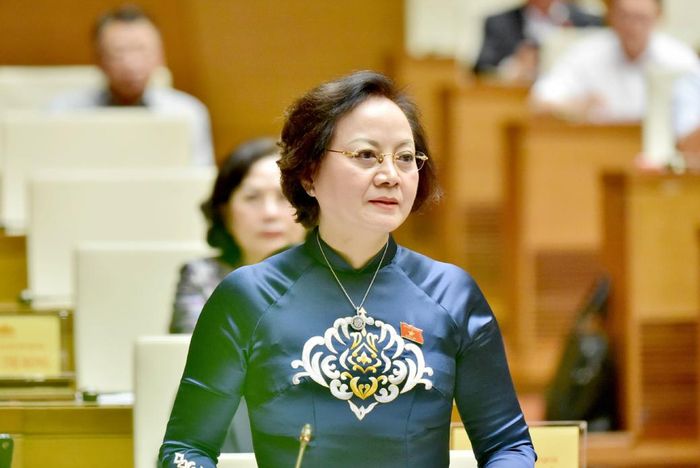 Bộ trưởng Bộ Nội vụ Phạm Thị Thanh Trà trả lời chất vấn