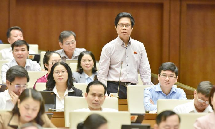 Đại biểu Quốc hội Vũ Tiến Lộc (TP. Hà Nội) chất vấn tại hội trường