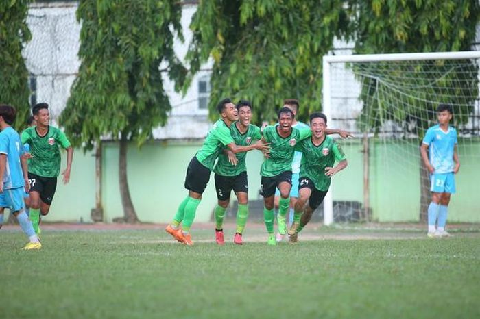 Niềm vui thăng hạng của Định Hướng Phú Nhuận và họ sẽ là tân binh của giải hạng Nhì 2024. Ảnh: HV